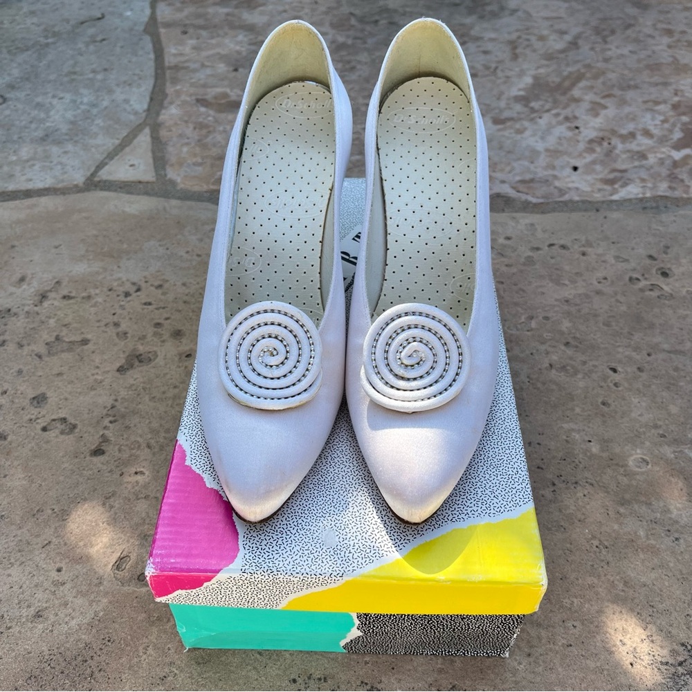 Vintage Stuart by Stuart Weitzman Ball of Fire Heels in White